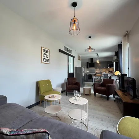 Capitainerie - Vue Exceptionnelle Sur Le -2 Mn A Pied De La - 2 1er Et 2eme Etage 8 P 2 Cuisines 2 Salle D'eau 2 2 Wc Separe - Centre - Parking Gratuit A Proximite Proche Bayeux Et Omaha
