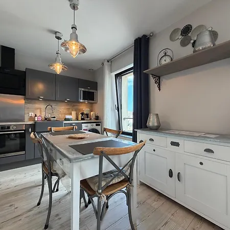 Capitainerie - Vue Exceptionnelle Sur Le -2 Mn A Pied De La - 2 1er Et 2eme Etage 8 P 2 Cuisines 2 Salle D'eau 2 2 Wc Separe - Centre - Parking Gratuit A Proximite Proche Bayeux Et Omaha