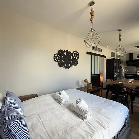 شقة Capitainerie - Vue Exceptionnelle Sur Le -2 Mn A Pied De La - 2 1er Et 2eme Etage 8 P 2 Cuisines 2 Salle D'eau 2 2 Wc Separe - Centre - Parking Gratuit A Proximite Proche Bayeux Et Omaha بورت-أون-بيسين-هوباين
