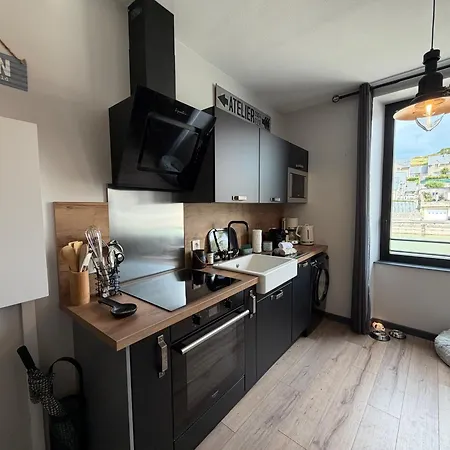 Capitainerie - Vue Exceptionnelle Sur Le -2 Mn A Pied De La - 2 1er Et 2eme Etage 8 P 2 Cuisines 2 Salle D'eau 2 2 Wc Separe - Centre - Parking Gratuit A Proximite Proche Bayeux Et Omaha