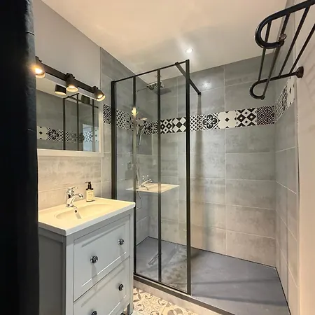 Capitainerie - Vue Exceptionnelle Sur Le -2 Mn A Pied De La - 2 1er Et 2eme Etage 8 P 2 Cuisines 2 Salle D'eau 2 2 Wc Separe - Centre - Parking Gratuit A Proximite Proche Bayeux Et Omaha Apartment