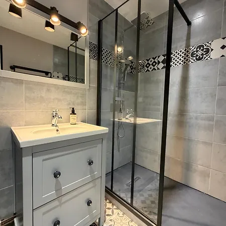 شقة Capitainerie - Vue Exceptionnelle Sur Le -2 Mn A Pied De La - 2 1er Et 2eme Etage 8 P 2 Cuisines 2 Salle D'eau 2 2 Wc Separe - Centre - Parking Gratuit A Proximite Proche Bayeux Et Omaha بورت-أون-بيسين-هوباين