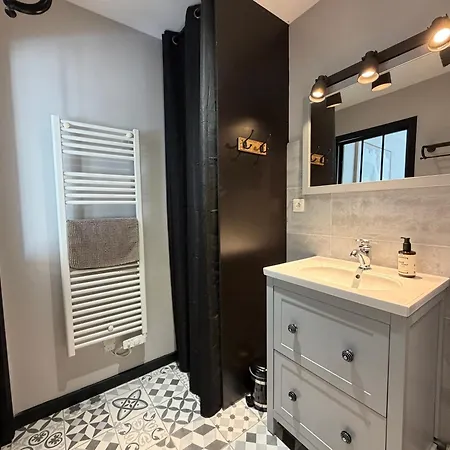 Capitainerie - Vue Exceptionnelle Sur Le -2 Mn A Pied De La - 2 1er Et 2eme Etage 8 P 2 Cuisines 2 Salle D'eau 2 2 Wc Separe - Centre - Parking Gratuit A Proximite Proche Bayeux Et Omaha *