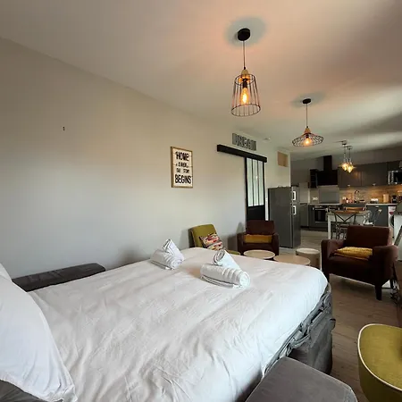 Capitainerie - Vue Exceptionnelle Sur Le -2 Mn A Pied De La - 2 1er Et 2eme Etage 8 P 2 Cuisines 2 Salle D'eau 2 2 Wc Separe - Centre - Parking Gratuit A Proximite Proche Bayeux Et Omaha