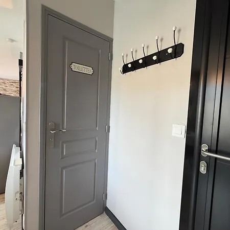 Apartment Capitainerie - Vue Exceptionnelle Sur Le -2 Mn A Pied De La - 2 1er Et 2eme Etage 8 P 2 Cuisines 2 Salle D'eau 2 2 Wc Separe - Centre - Parking Gratuit A Proximite Proche Bayeux Et Omaha Port-en-Bessin-Huppain