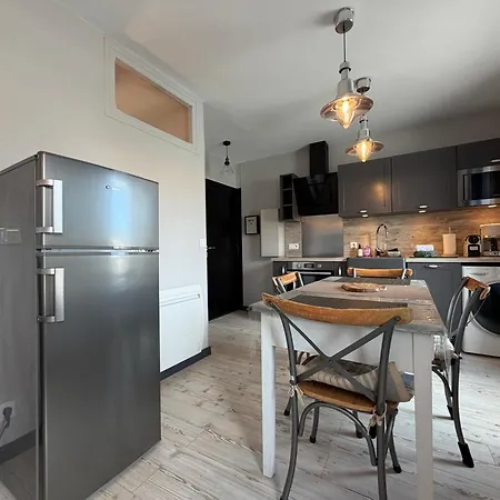 Capitainerie - Vue Exceptionnelle Sur Le -2 Mn A Pied De La - 2 1er Et 2eme Etage 8 P 2 Cuisines 2 Salle D'eau 2 2 Wc Separe - Centre - Parking Gratuit A Proximite Proche Bayeux Et Omaha Apartment