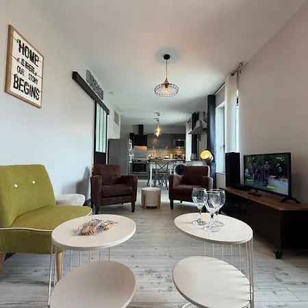 Capitainerie - Vue Exceptionnelle Sur Le -2 Mn A Pied De La - 2 1er Et 2eme Etage 8 P 2 Cuisines 2 Salle D'eau 2 2 Wc Separe - Centre - Parking Gratuit A Proximite Proche Bayeux Et Omaha Apartment