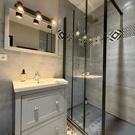 Capitainerie - Vue Exceptionnelle Sur Le -2 Mn A Pied De La - 2 1er Et 2eme Etage 8 P 2 Cuisines 2 Salle D'eau 2 2 Wc Separe - Centre - Parking Gratuit A Proximite Proche Bayeux Et Omaha
