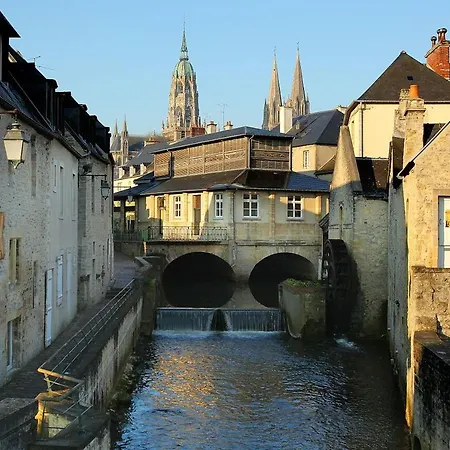 Capitainerie - Vue Exceptionnelle Sur Le -2 Mn A Pied De La - 2 1er Et 2eme Etage 8 P 2 Cuisines 2 Salle D'eau 2 2 Wc Separe - Centre - Parking Gratuit A Proximite Proche Bayeux Et Omaha شقة بورت-أون-بيسين-هوباين