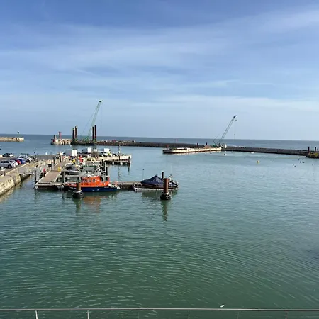Capitainerie - Vue Exceptionnelle Sur Le -2 Mn A Pied De La - 2 1er Et 2eme Etage 8 P 2 Cuisines 2 Salle D'eau 2 2 Wc Separe - Centre - Parking Gratuit A Proximite Proche Bayeux Et Omaha Port-en-Bessin-Huppain